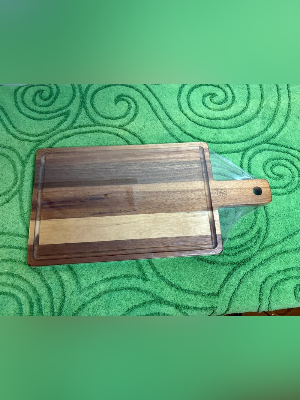 cutting board with a handle and juice groove, crafted from durable acacia wood